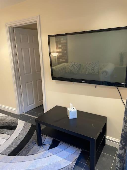 Flat 3 Meadow View Cozy Getaway Apartment Hurst ภายนอก รูปภาพ