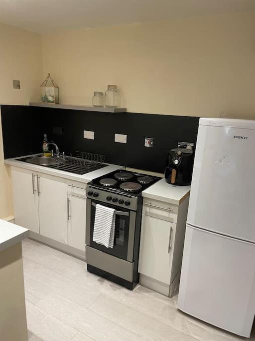 Flat 3 Meadow View Cozy Getaway Apartment Hurst ภายนอก รูปภาพ