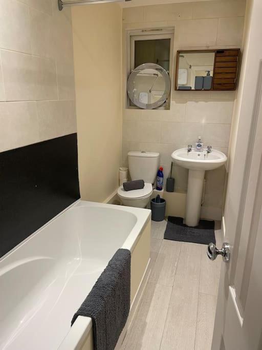 Flat 3 Meadow View Cozy Getaway Apartment Hurst ภายนอก รูปภาพ