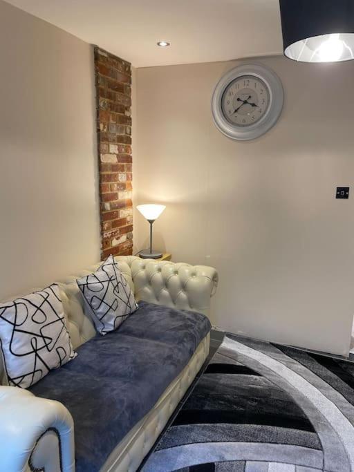 Flat 3 Meadow View Cozy Getaway Apartment Hurst ภายนอก รูปภาพ