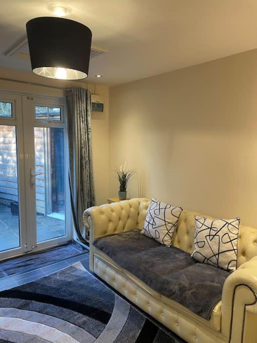 Flat 3 Meadow View Cozy Getaway Apartment Hurst ภายนอก รูปภาพ